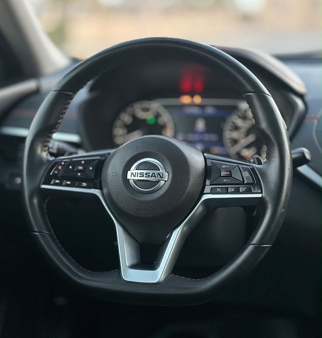 Car Image 2020 NISSAN ALTIMA SR