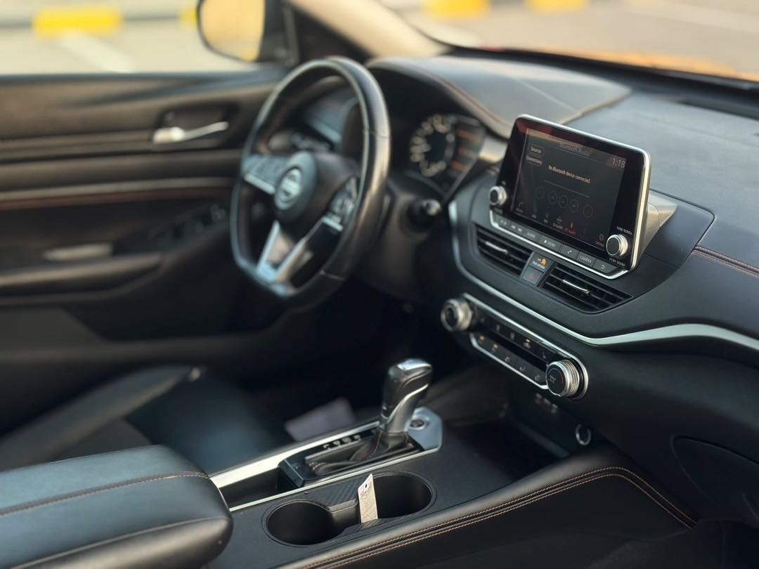 Car Image 2019 NISSAN ALTIMA SR