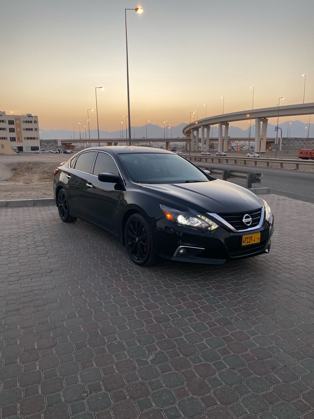Car Image 2017 NISSAN ALTIMA SR