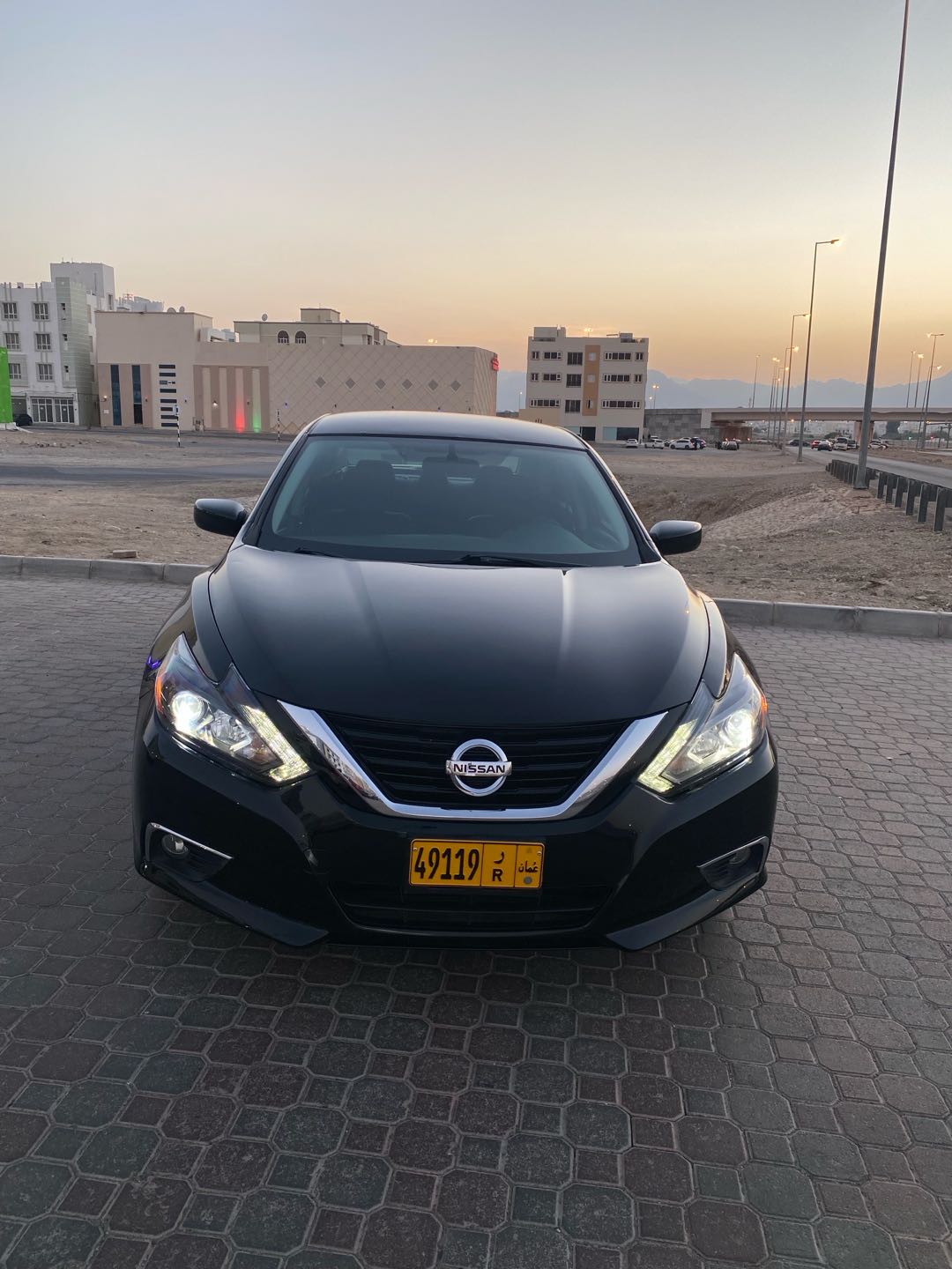 Car Image 2017 NISSAN ALTIMA SR