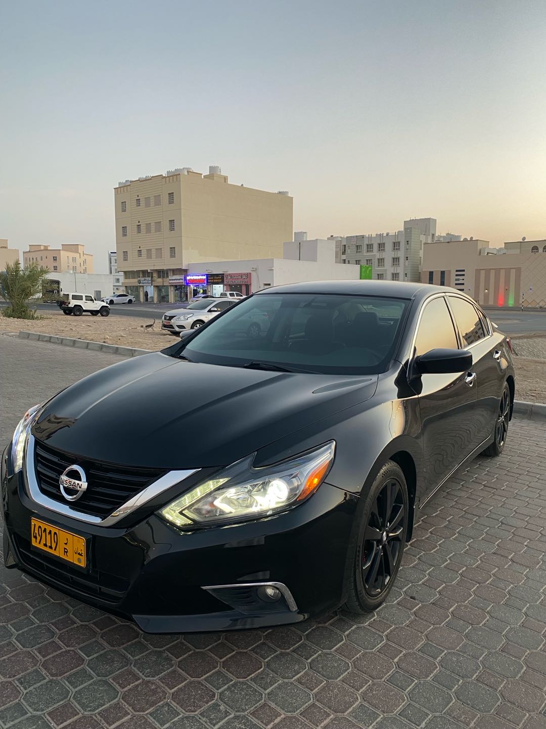 Car Image 2017 NISSAN ALTIMA SR