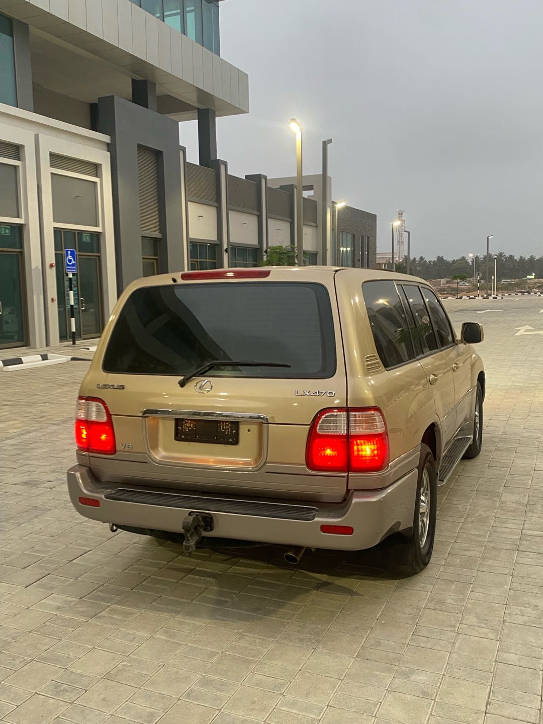 Car Image 1999 LEXUS LX 470