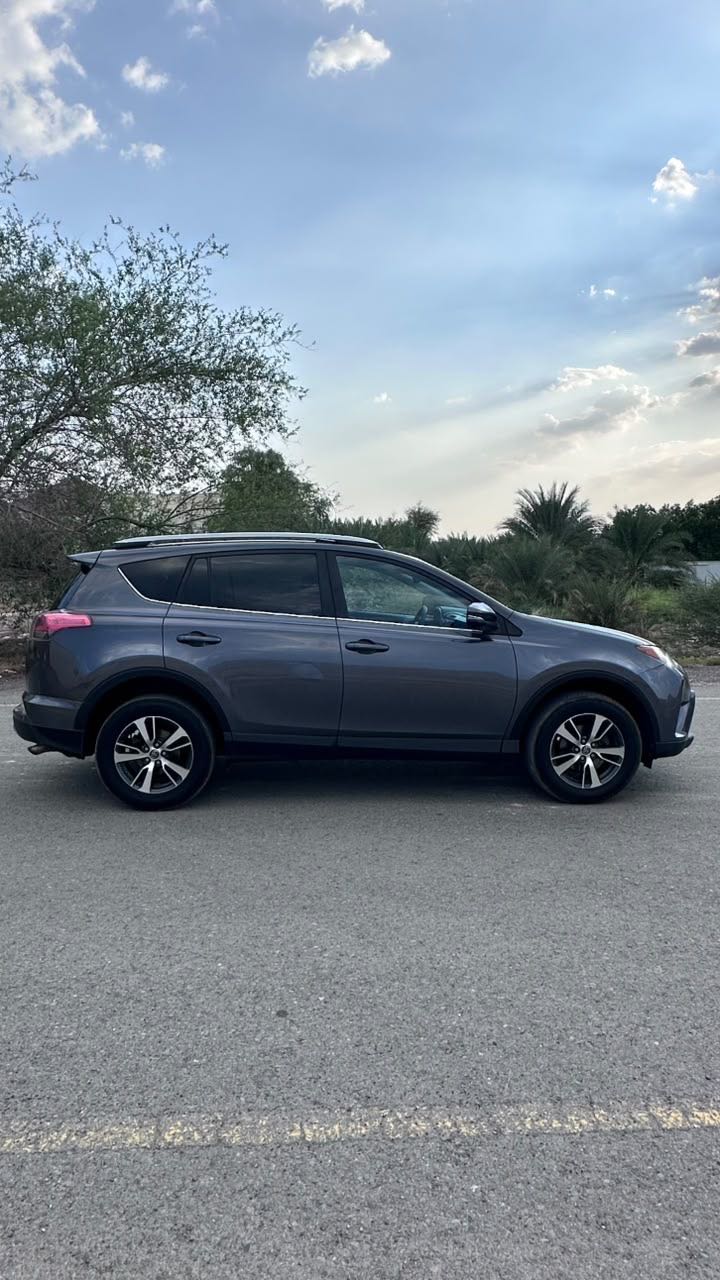 Car Image 2018 TOYOTA RAV4 XLE