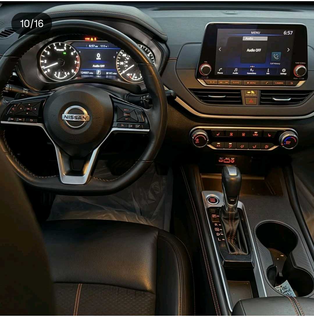 Car Image 2019 NISSAN ALTIMA SR