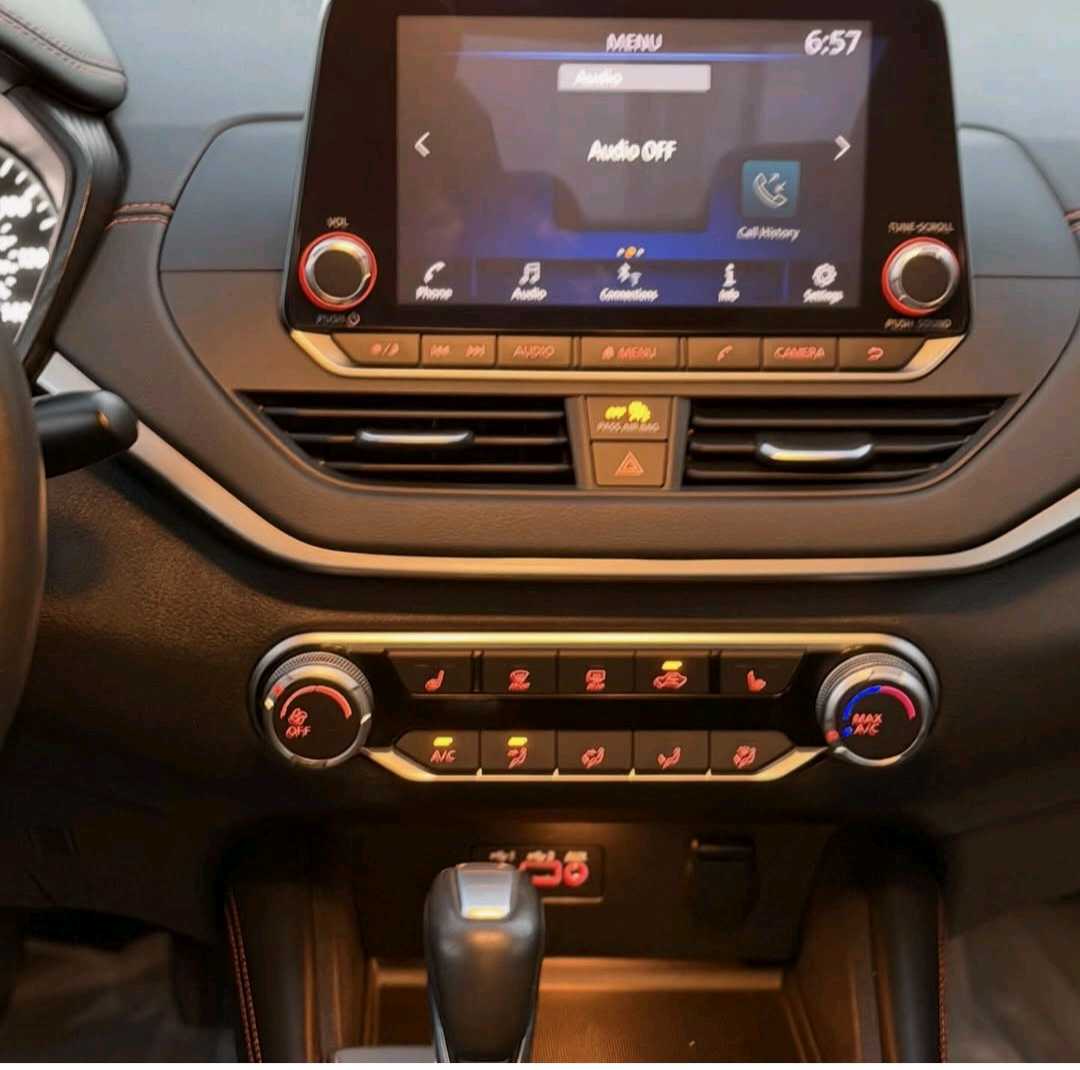 Car Image 2019 NISSAN ALTIMA SR
