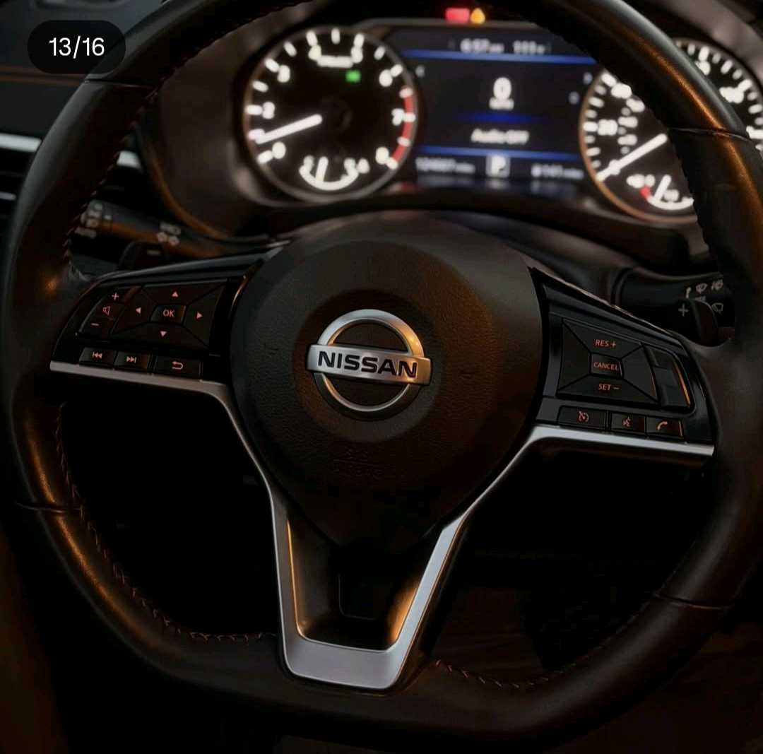 Car Image 2019 NISSAN ALTIMA SR