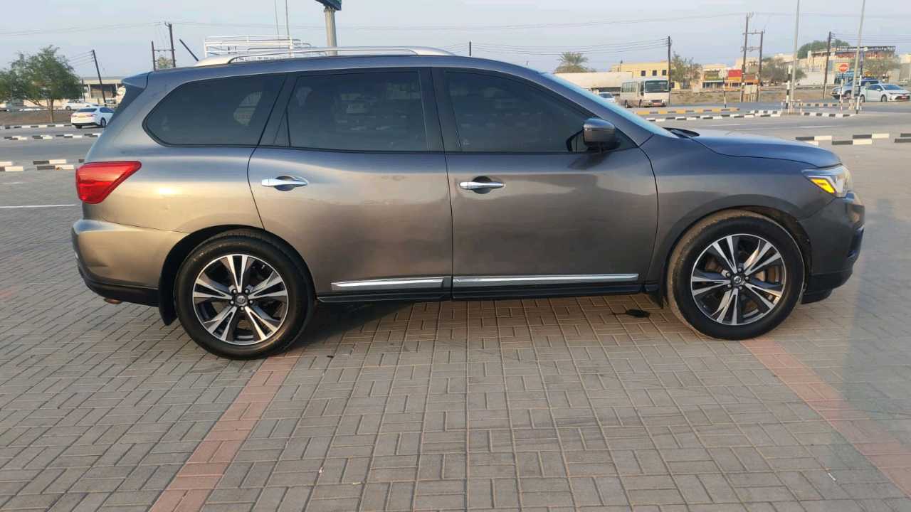 Car Image 2017 NISSAN PATHFINDER PLATINUM