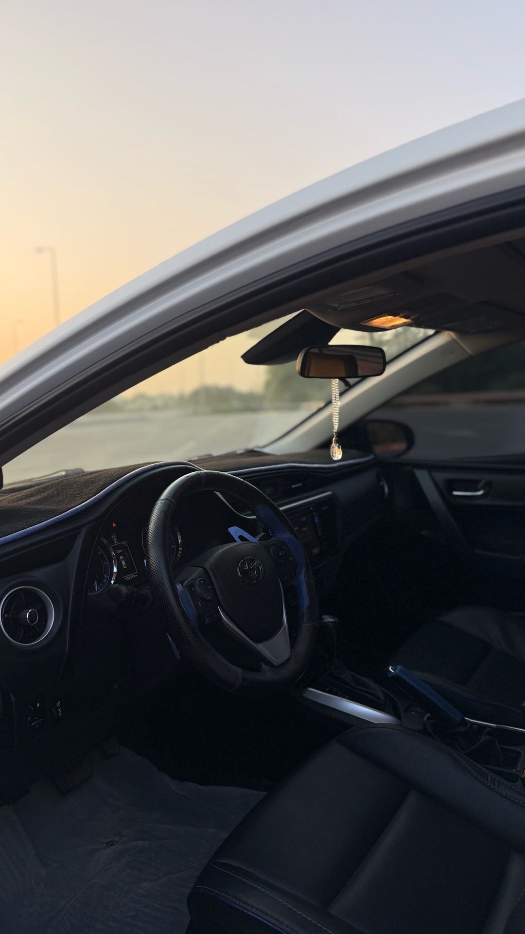 Car Image 2017 TOYOTA COROLLA XSE
