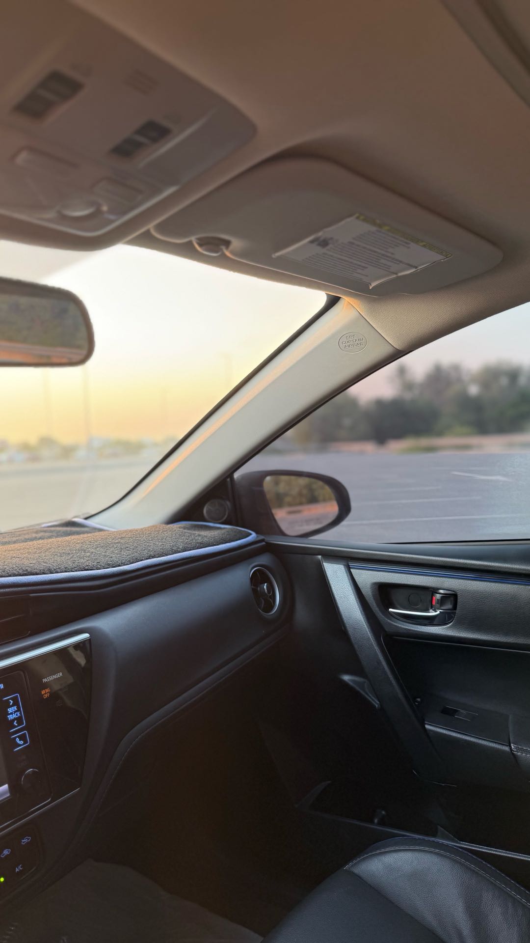 Car Image 2017 TOYOTA COROLLA XSE