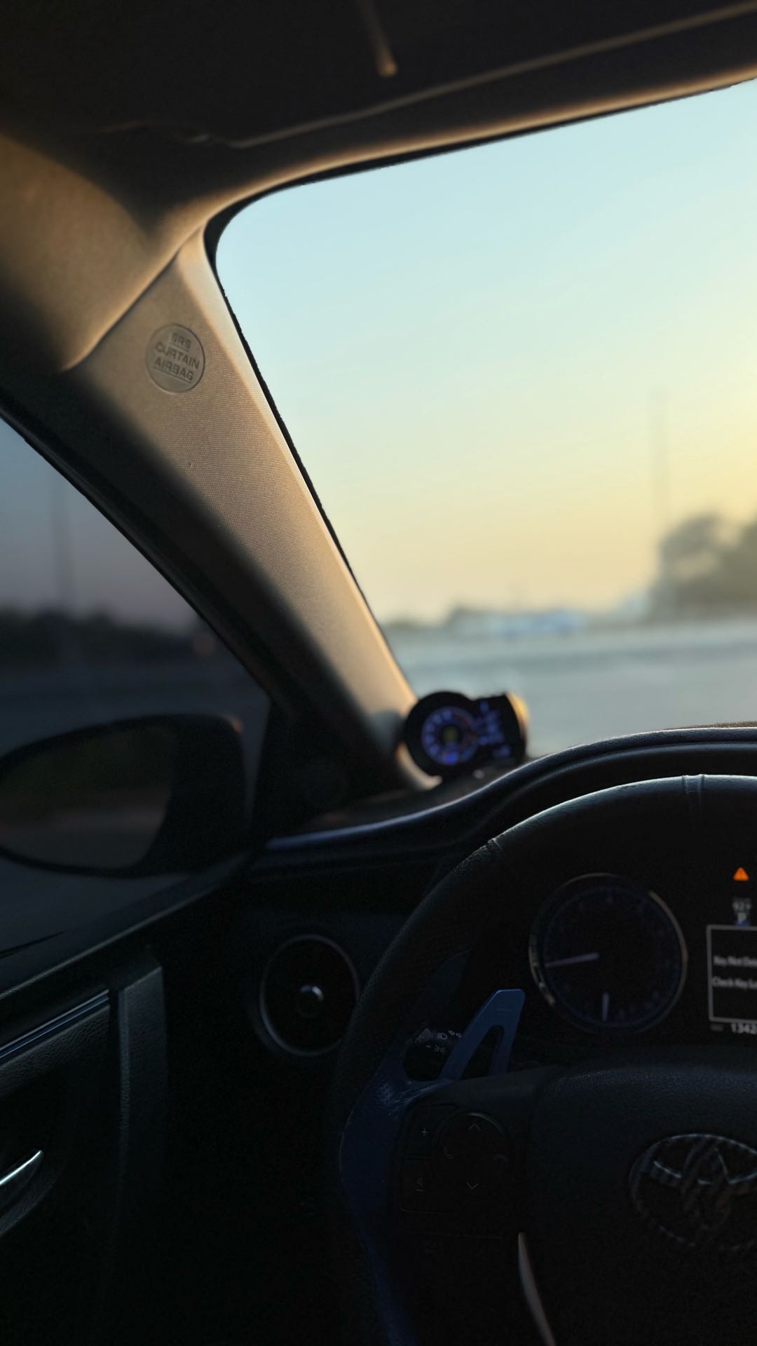 Car Image 2017 TOYOTA COROLLA XSE