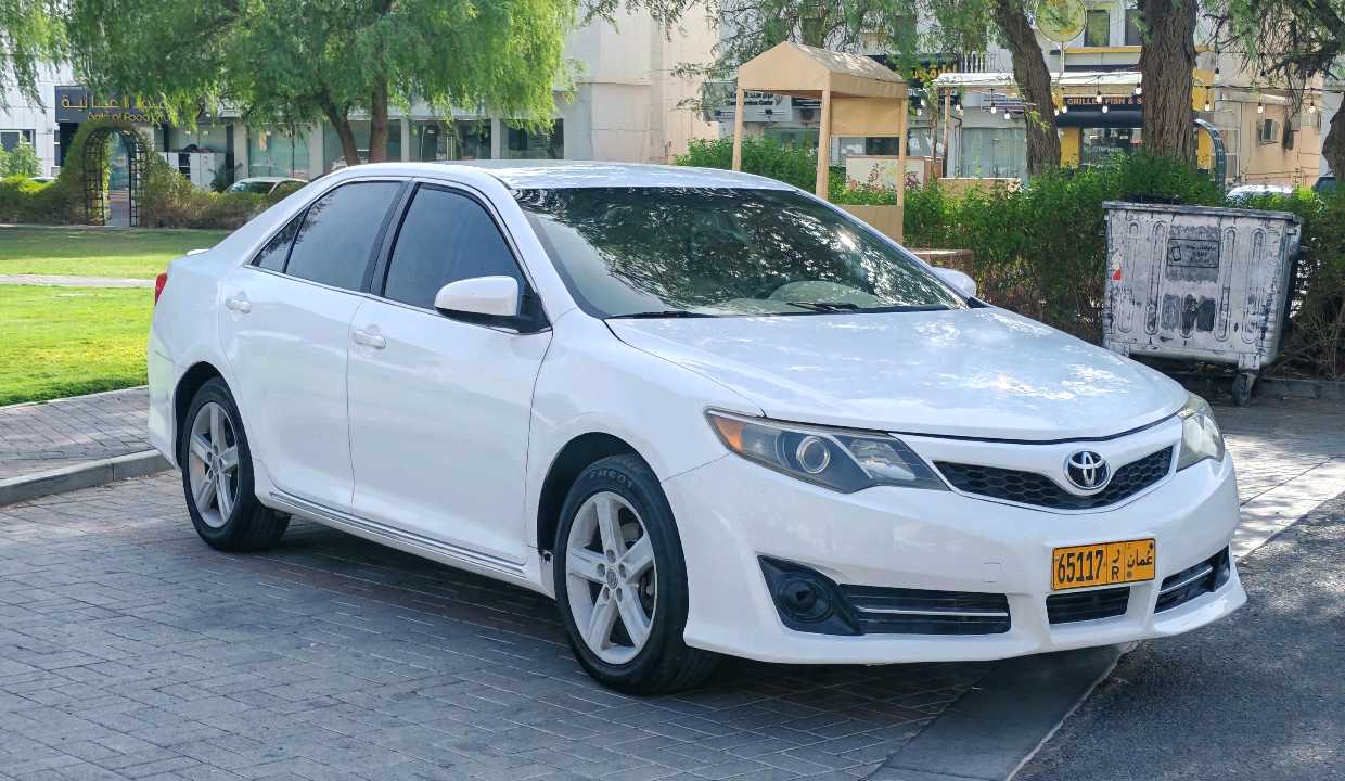 Car Image 2012 TOYOTA CAMRY SE