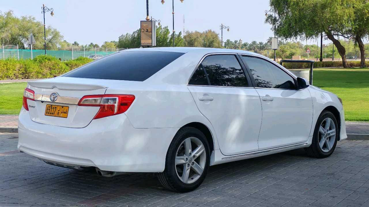 Car Image 2012 TOYOTA CAMRY SE