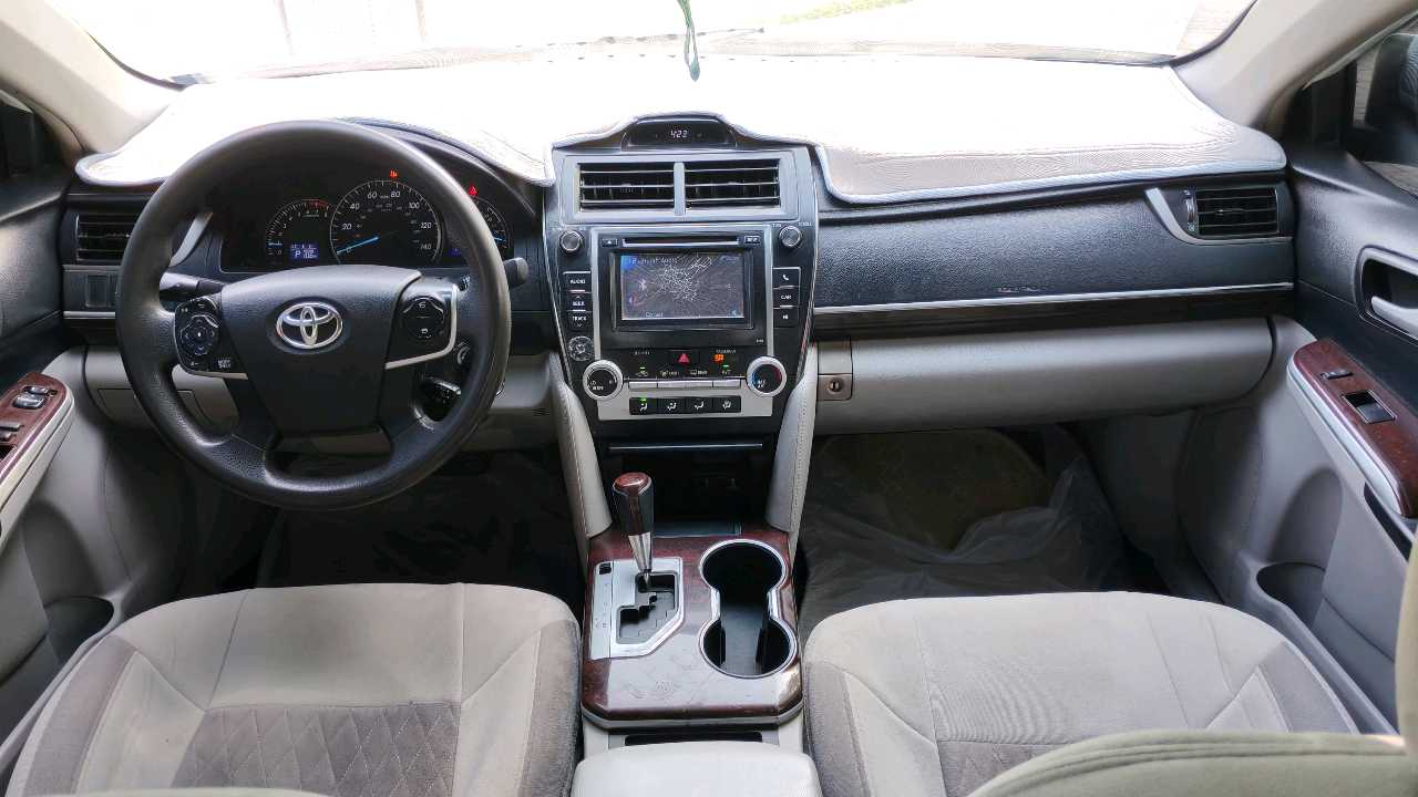 Car Image 2012 TOYOTA CAMRY SE