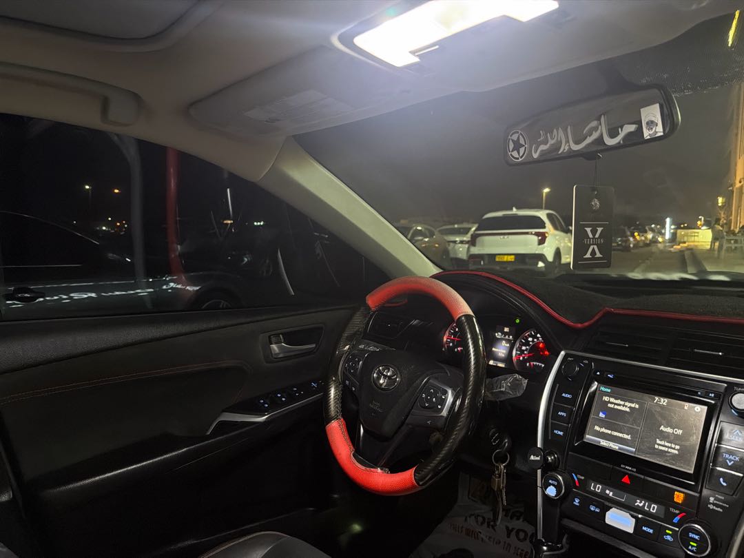 Car Image 2016 TOYOTA CAMRY XSE