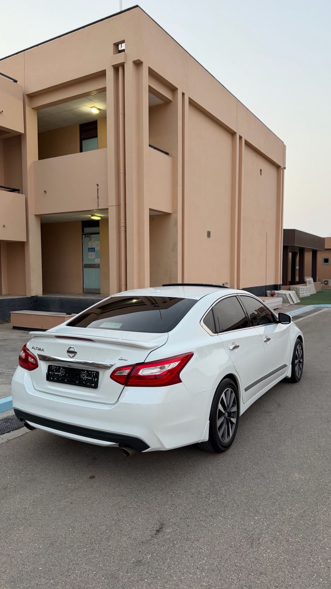Car Image 2017 NISSAN ALTIMA SL