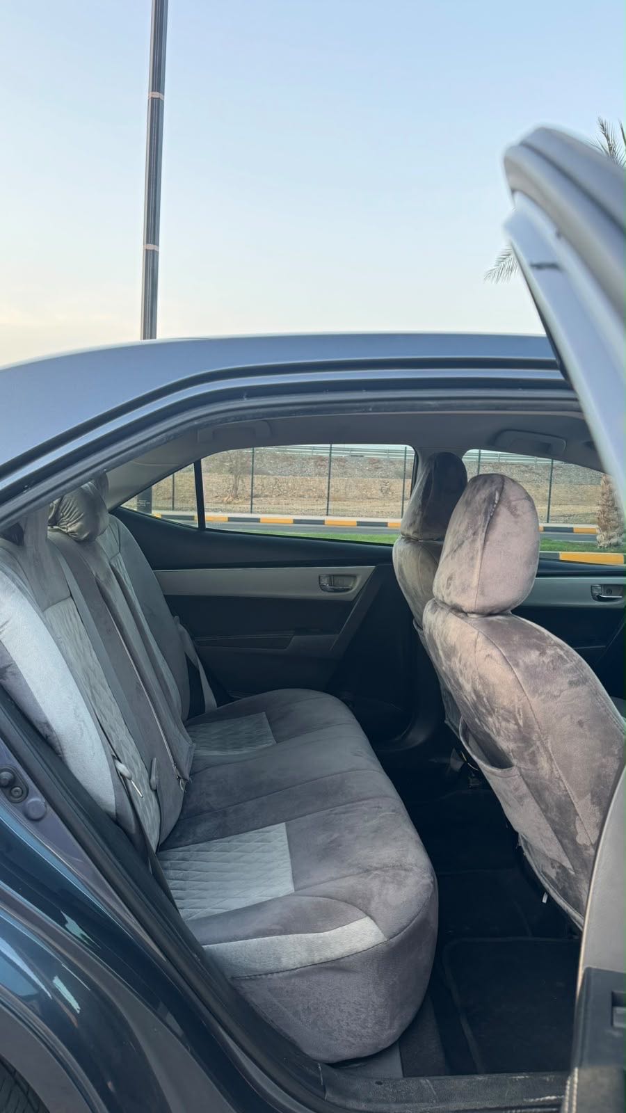Car Image 2018 TOYOTA COROLLA LE