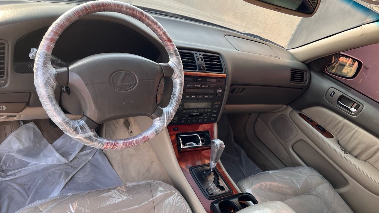 Car Image 1999 LEXUS LS 400