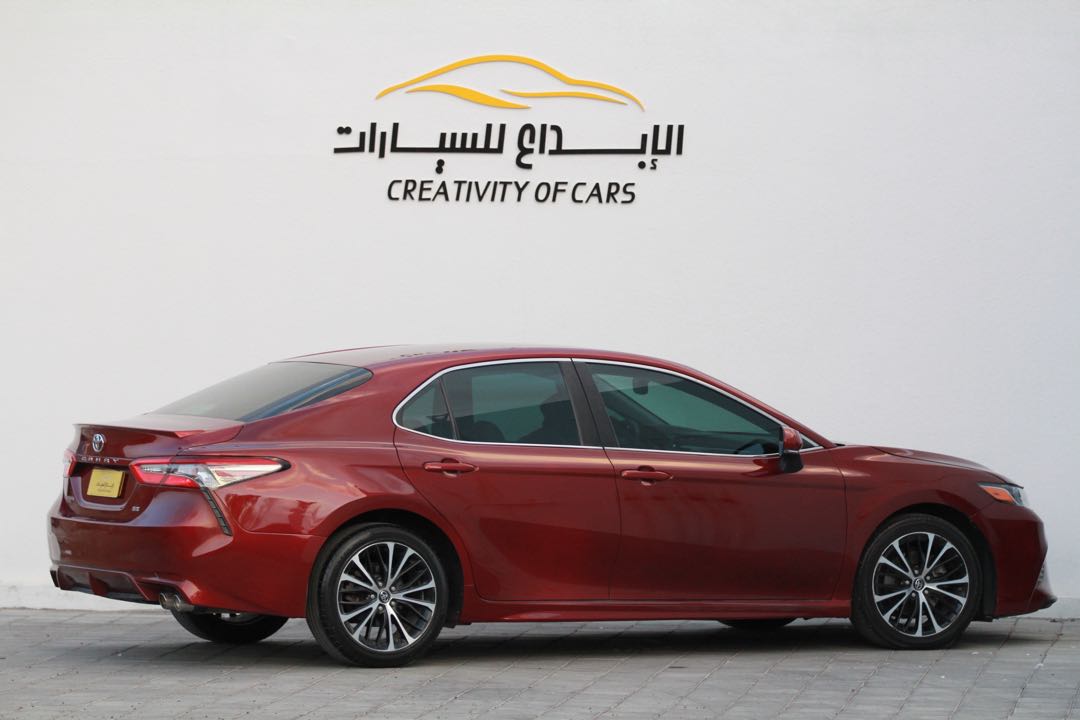 Car Image 2018 TOYOTA CAMRY SE