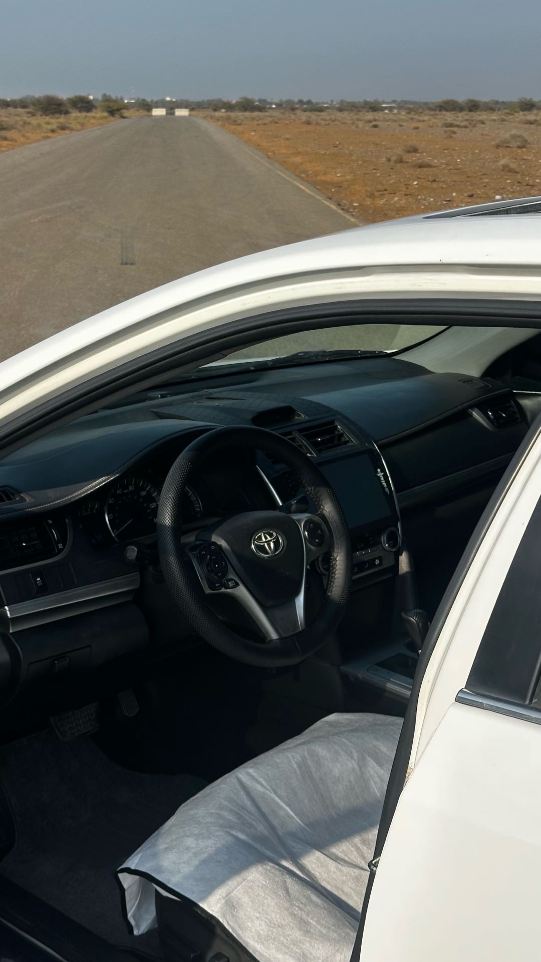 Car Image 2014 TOYOTA CAMRY SE