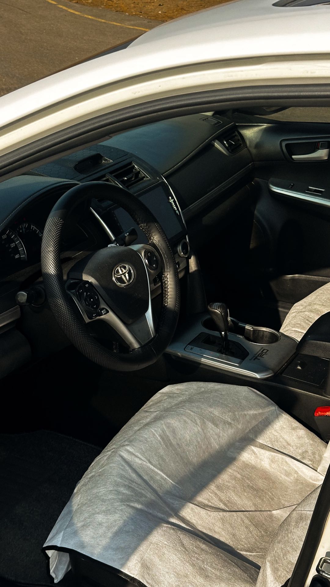 Car Image 2014 TOYOTA CAMRY SE