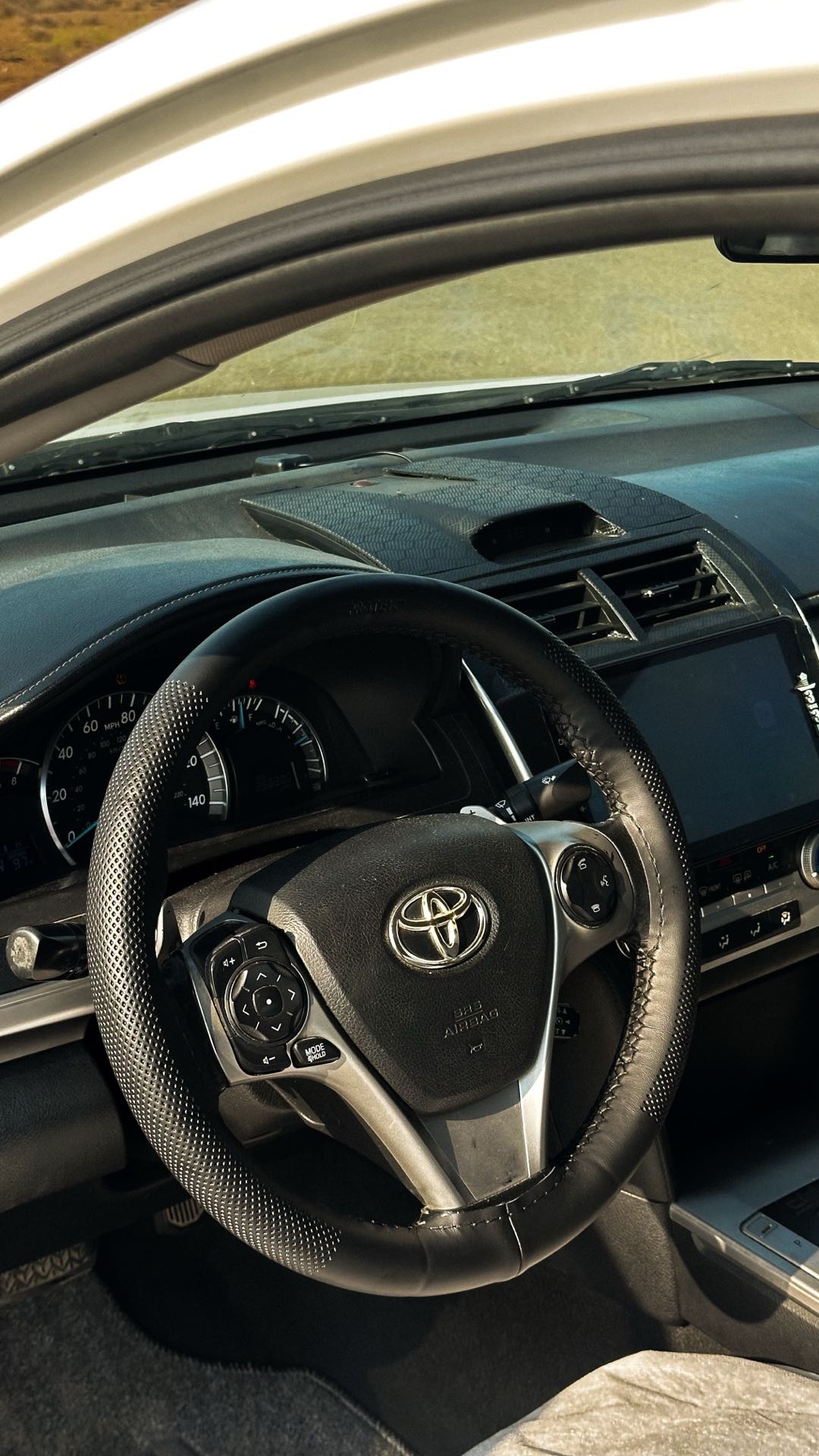 Car Image 2014 TOYOTA CAMRY SE