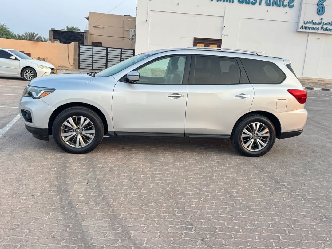 Car Image 2019 NISSAN PATHFINDER SL