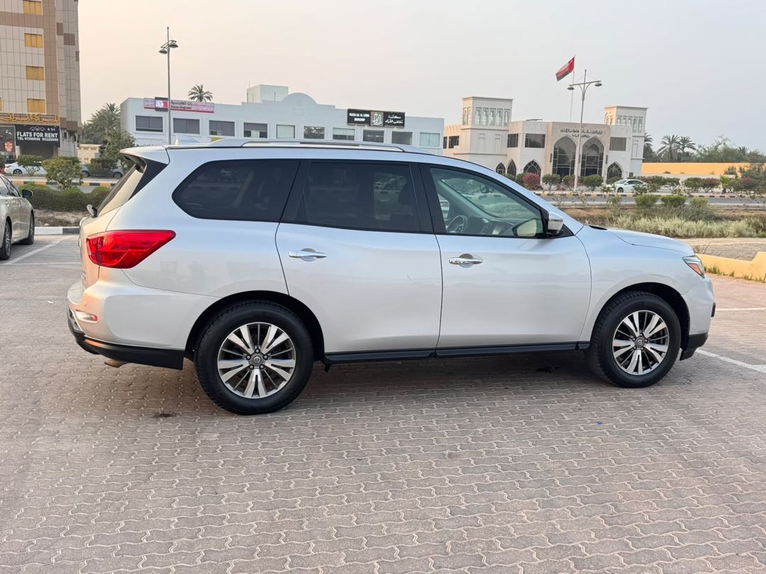 Car Image 2019 NISSAN PATHFINDER SL