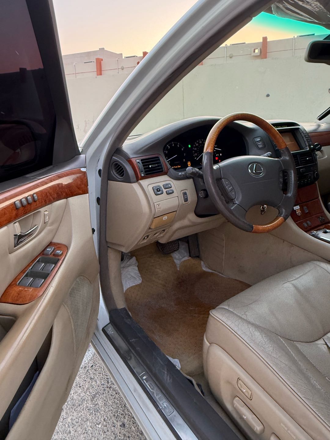 Car Image 2004 LEXUS LS 430