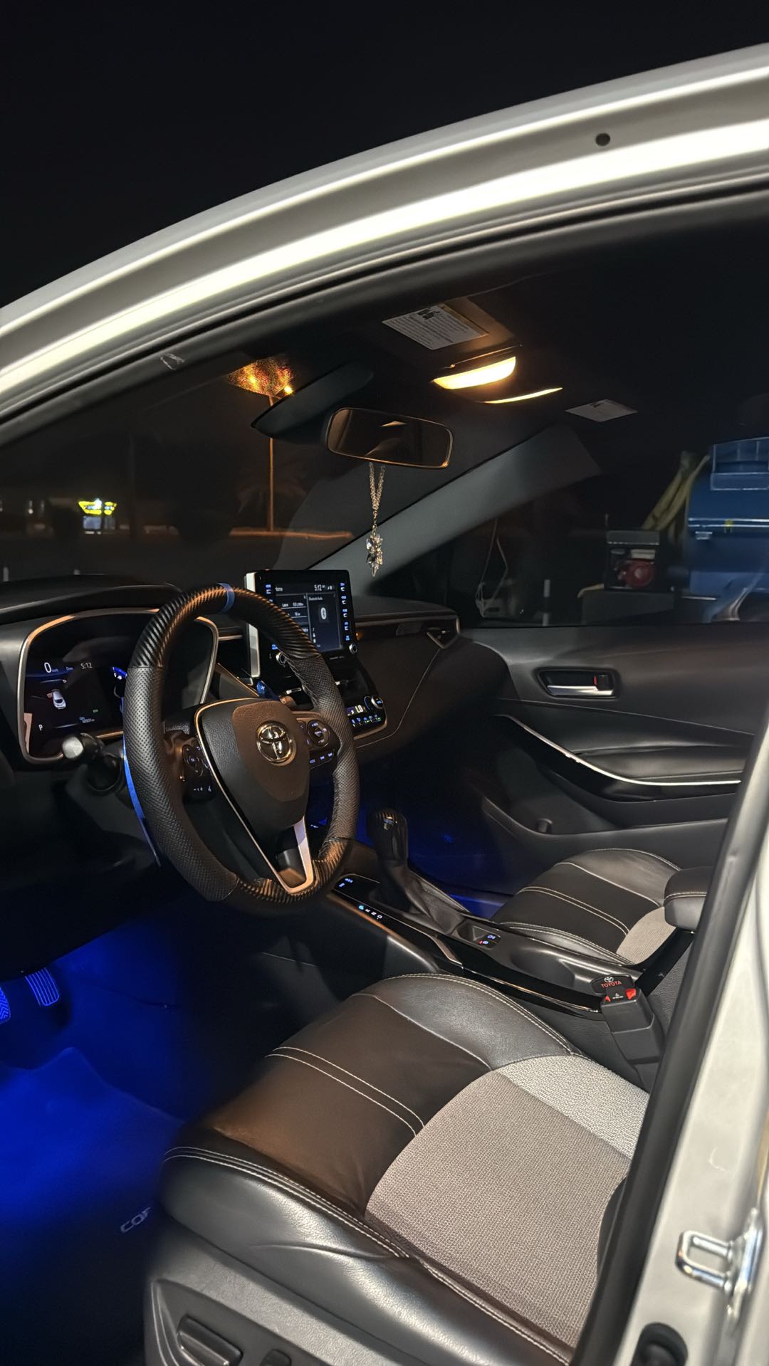 Car Image 2019 TOYOTA COROLLA XSE