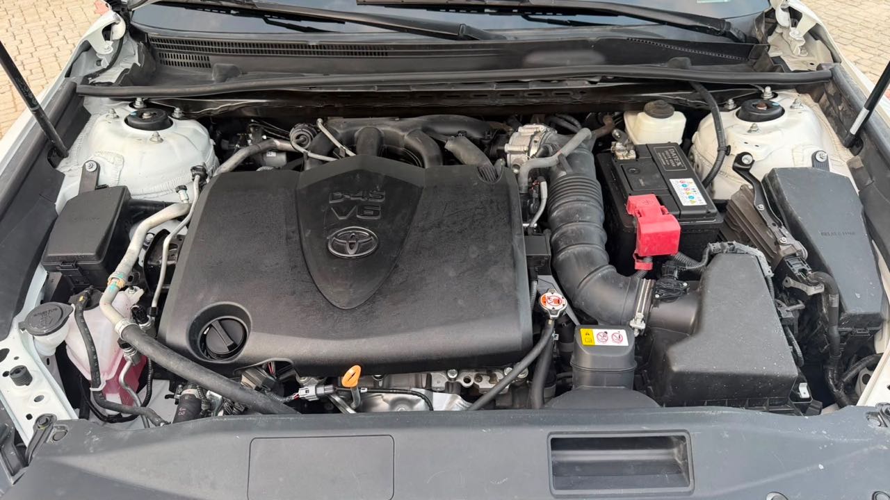 Car Image 2019 TOYOTA CAMRY XSE