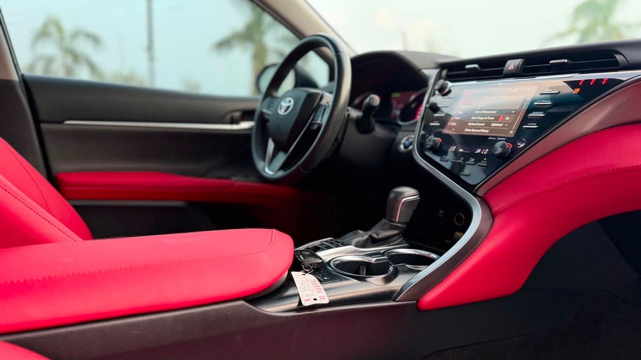Car Image 2019 TOYOTA CAMRY XSE