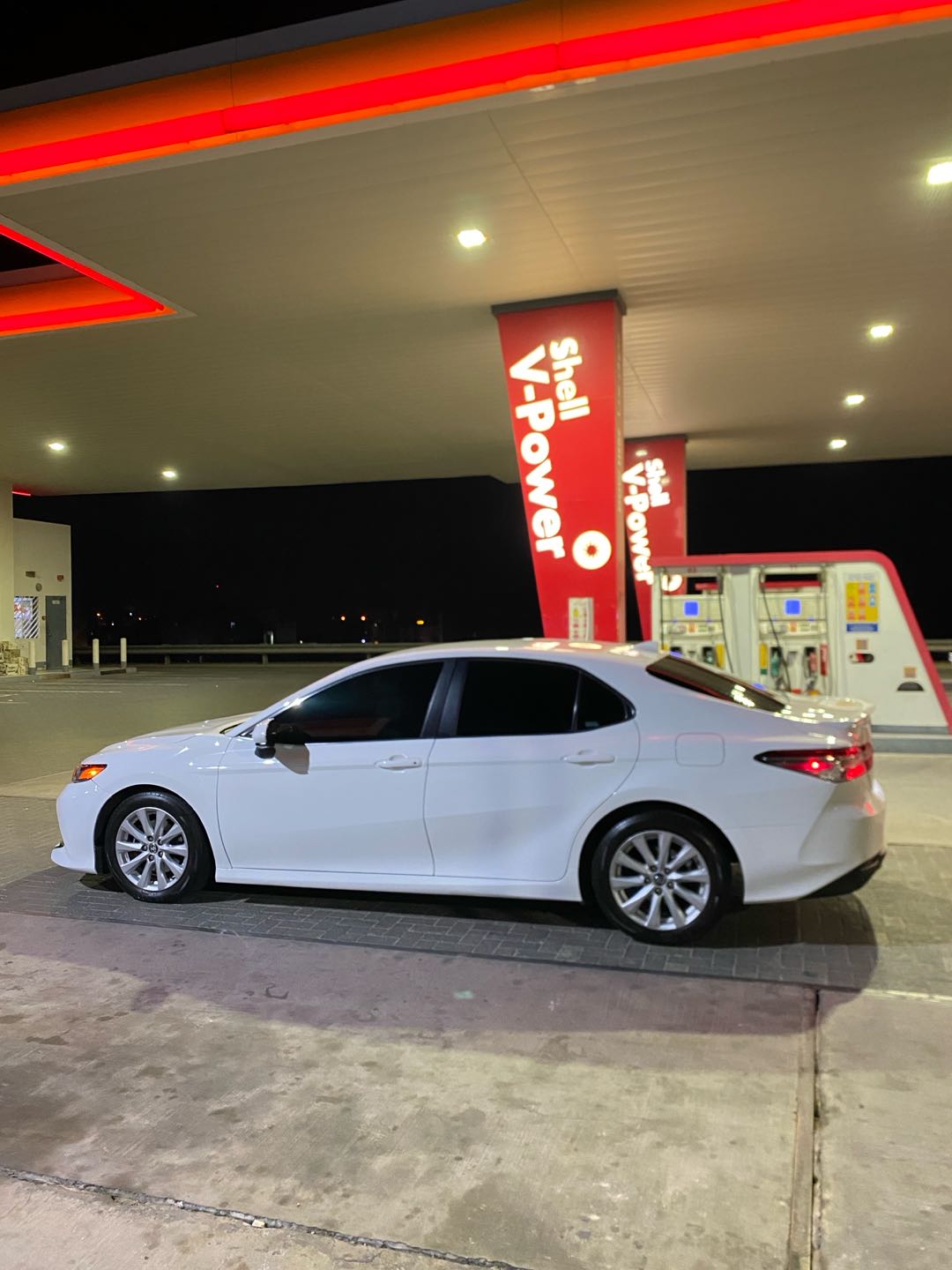 Car Image 2020 TOYOTA CAMRY LE