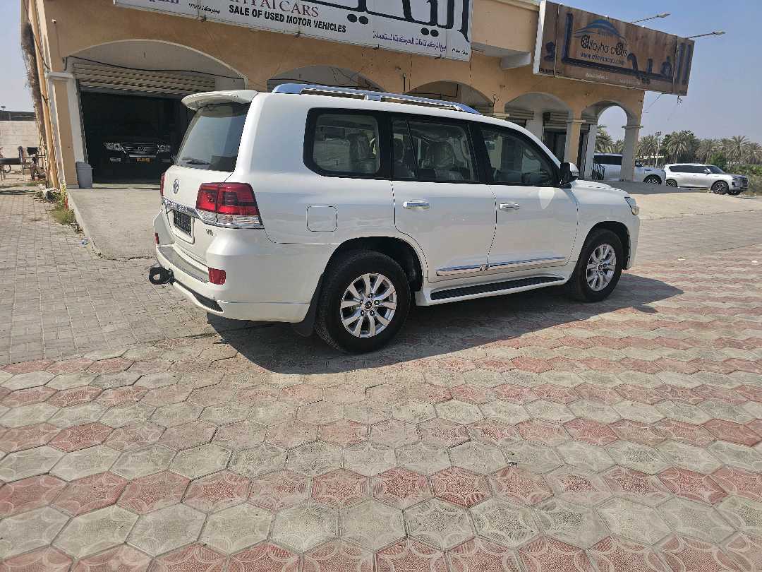 Car Image 2018 TOYOTA LAND CRUISER GX.R