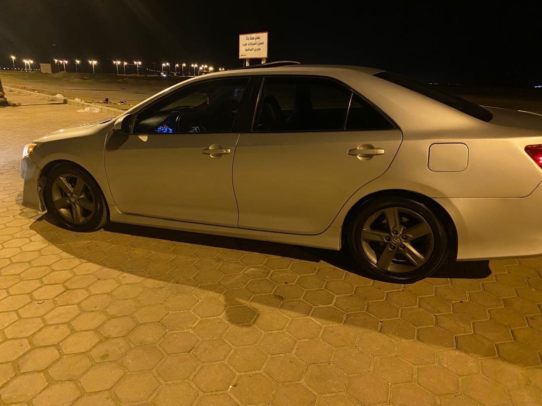 Car Image 2012 TOYOTA CAMRY SE