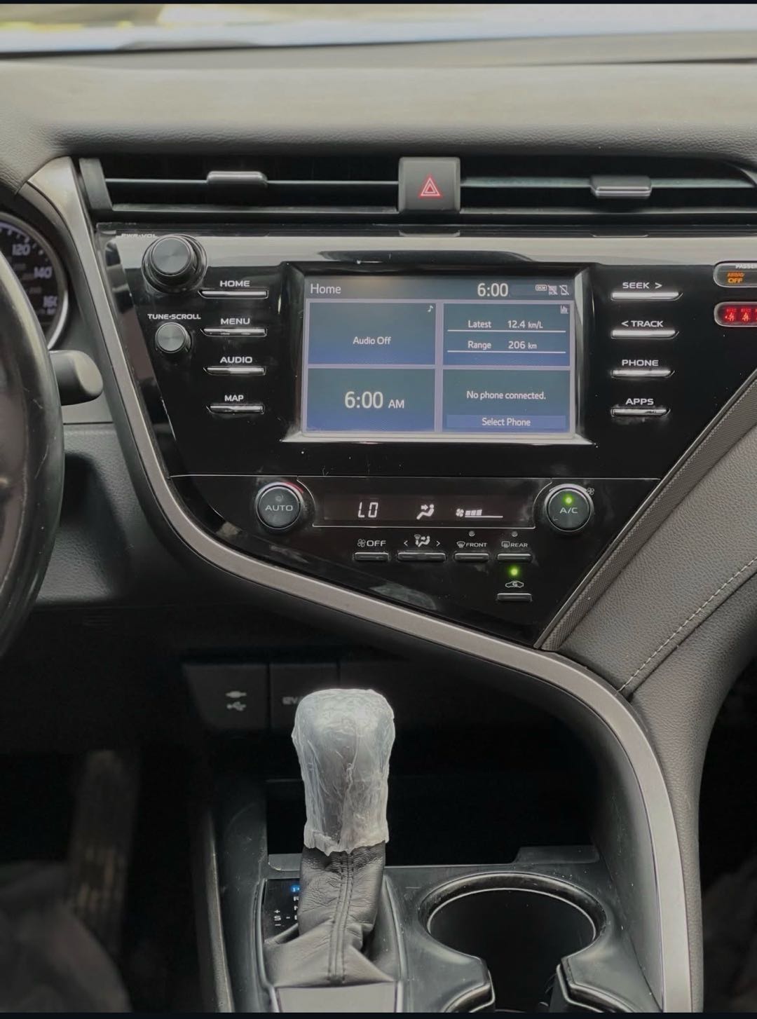Car Image 2018 TOYOTA CAMRY SE