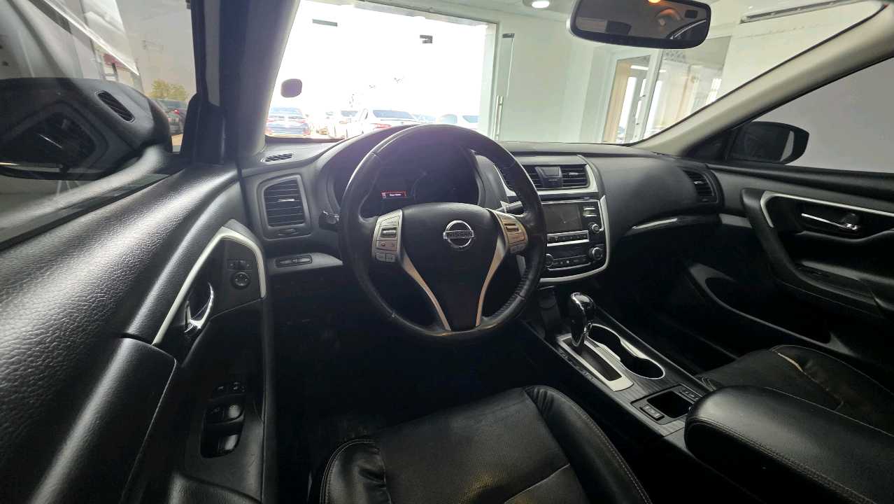 Car Image 2017 NISSAN ALTIMA SL