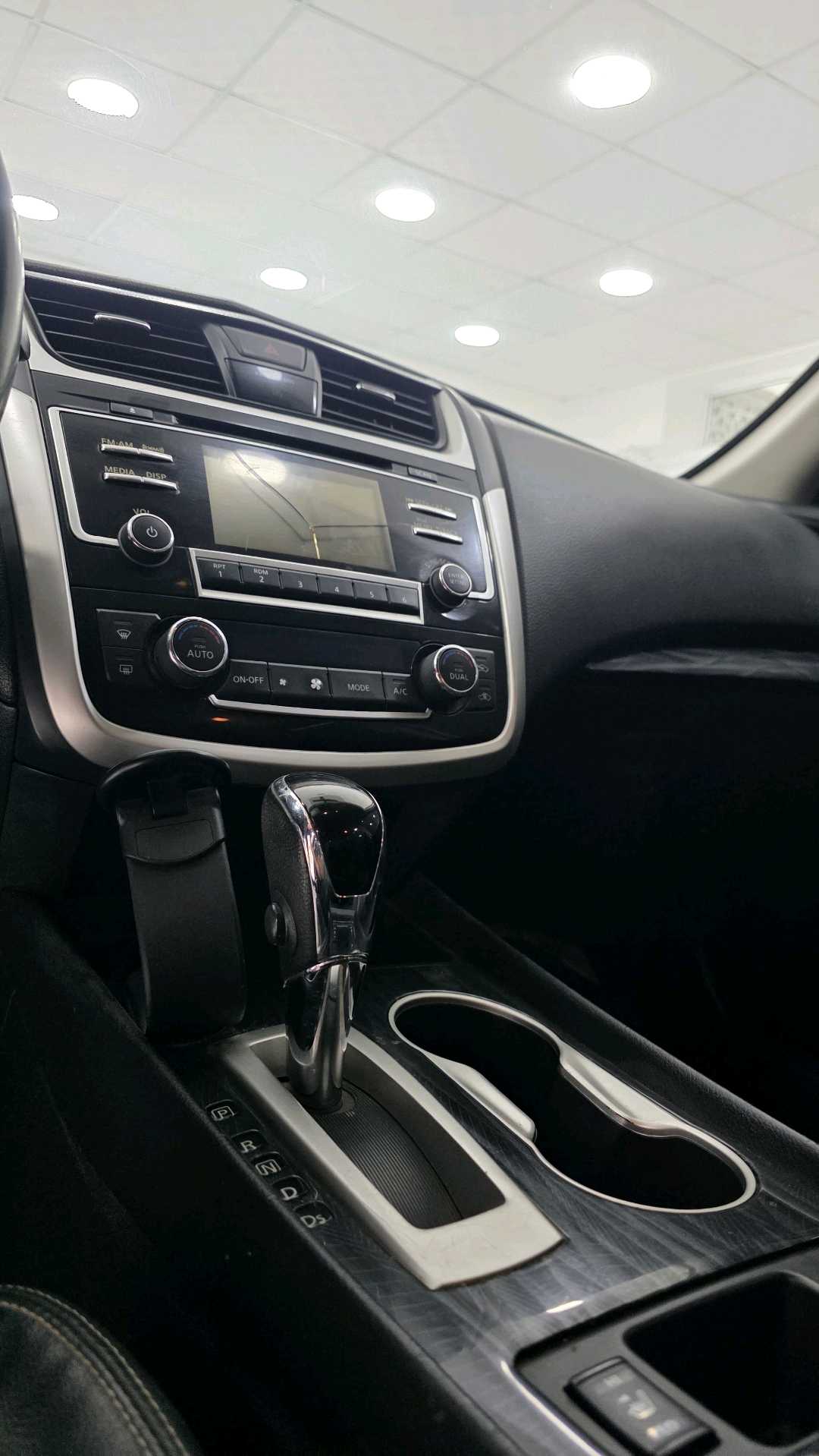 Car Image 2017 NISSAN ALTIMA SL