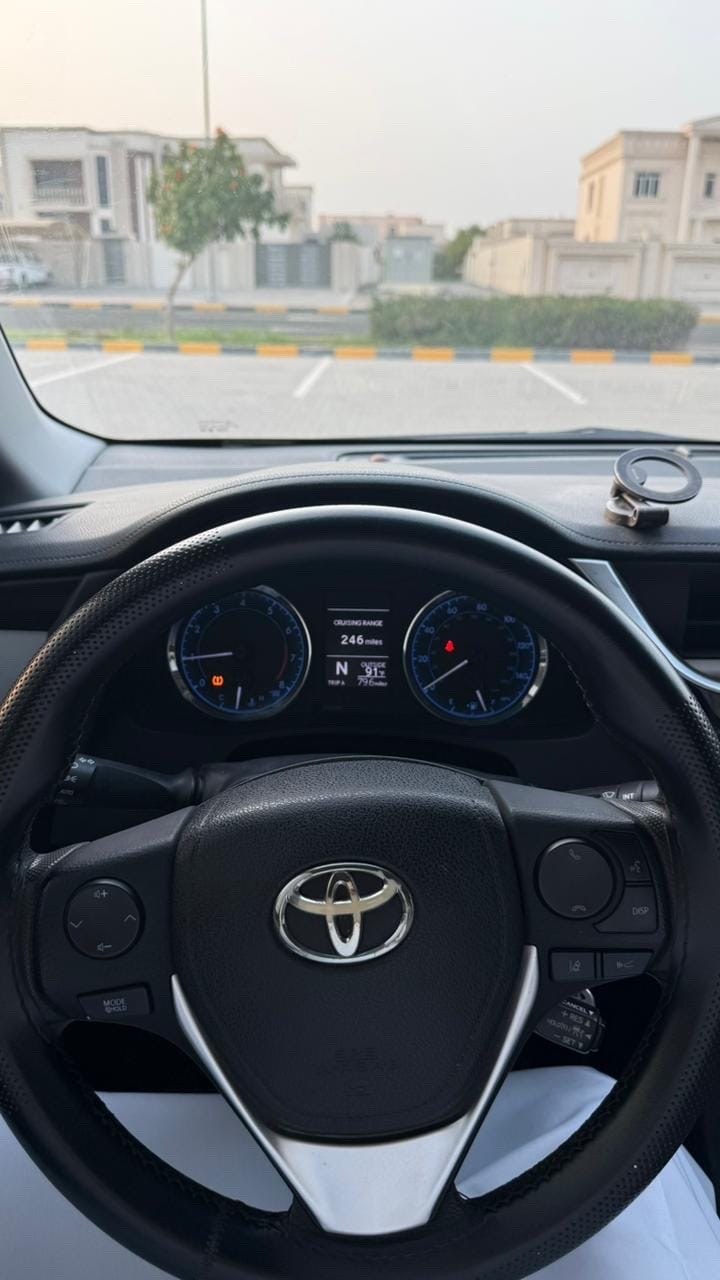 Car Image 2019 TOYOTA COROLLA LE