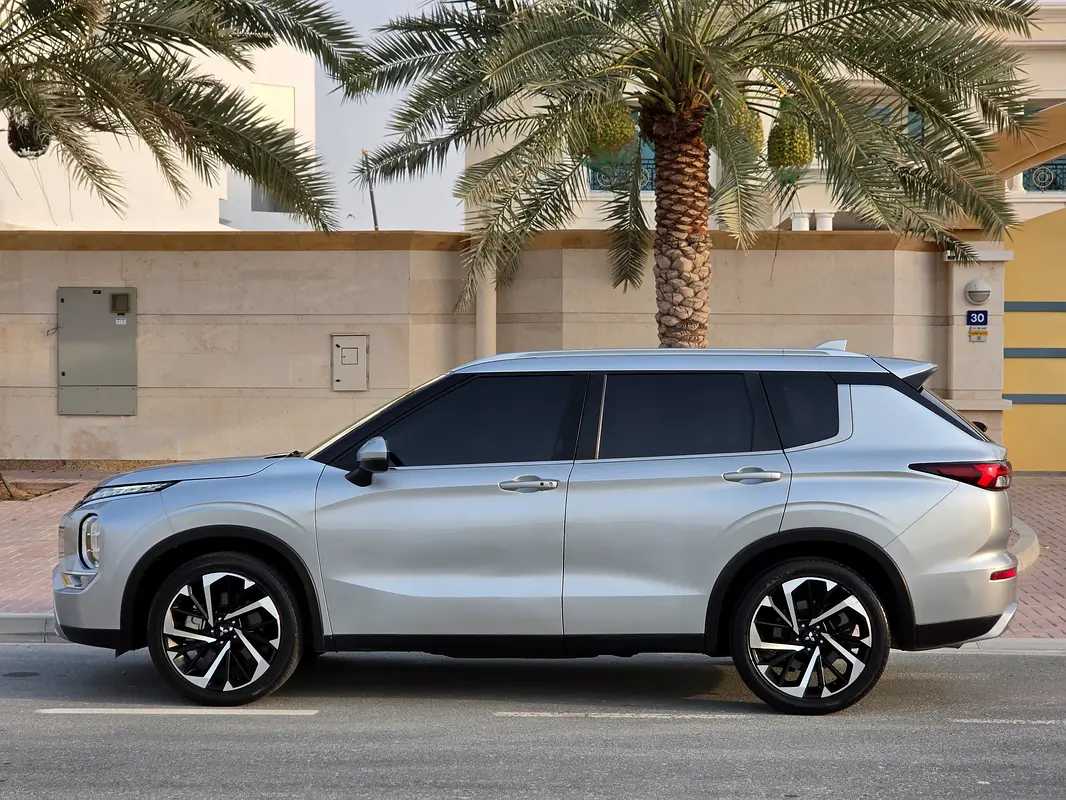Car Image 2025 MITSUBISHI OUTLANDER 