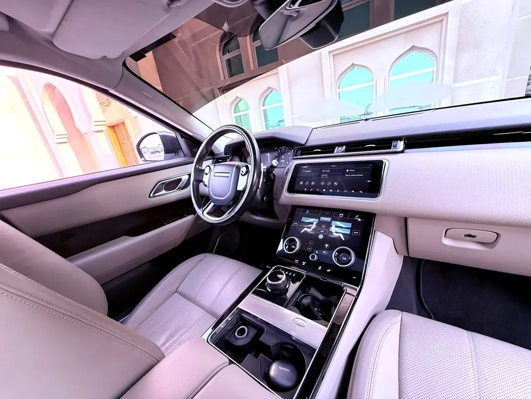 Car Image 2019 LAND ROVER VELAR R-Dynamic