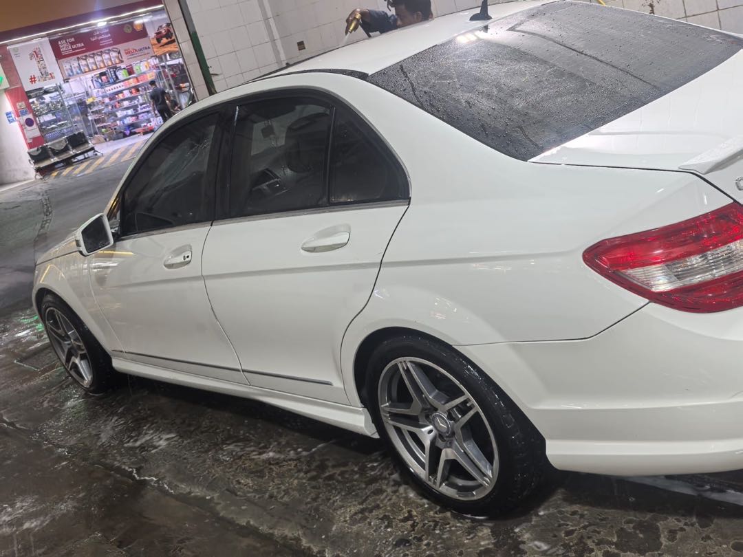 Car Image 2011 MERCEDES C Class 300