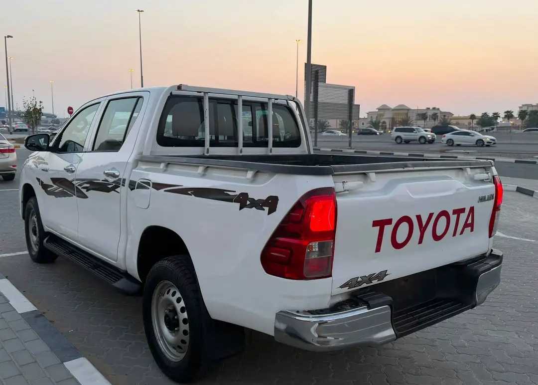 Car Image 2020 TOYOTA HILUX 