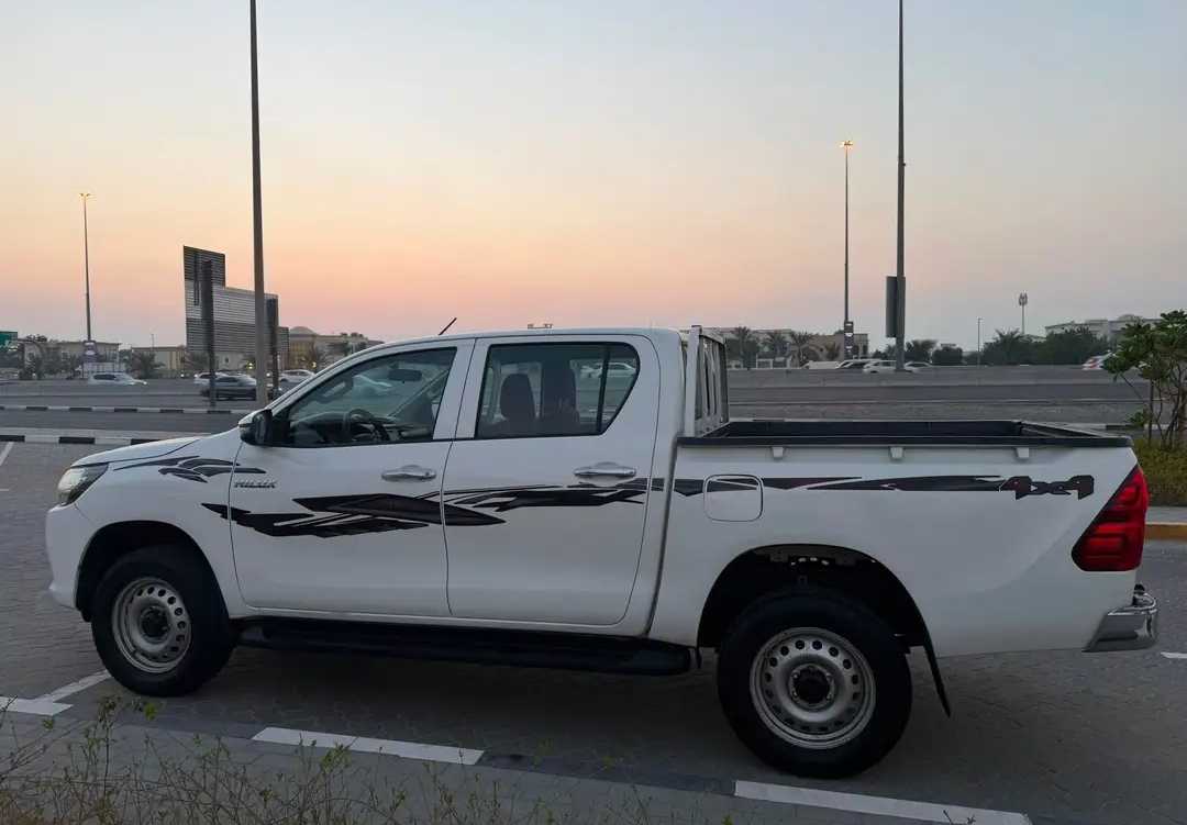 Car Image 2020 TOYOTA HILUX 