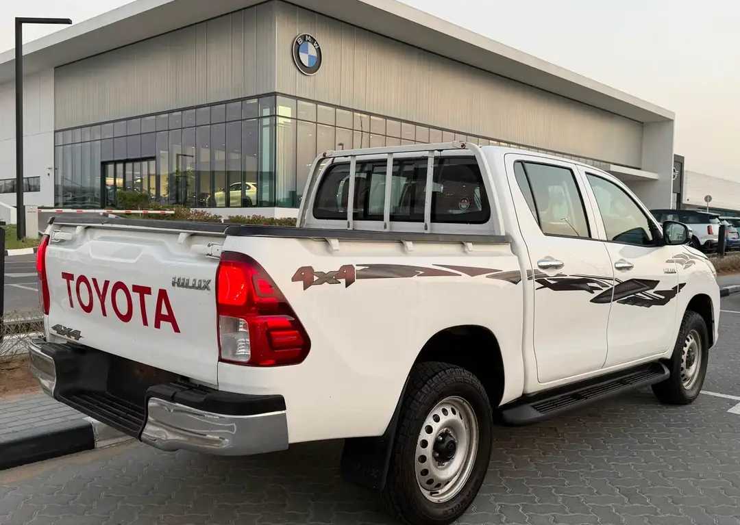 Car Image 2020 TOYOTA HILUX 
