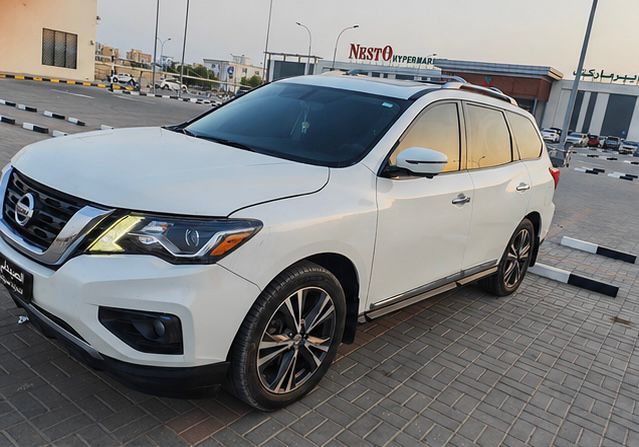 Car Image 2017 NISSAN PATHFINDER PLATINUM