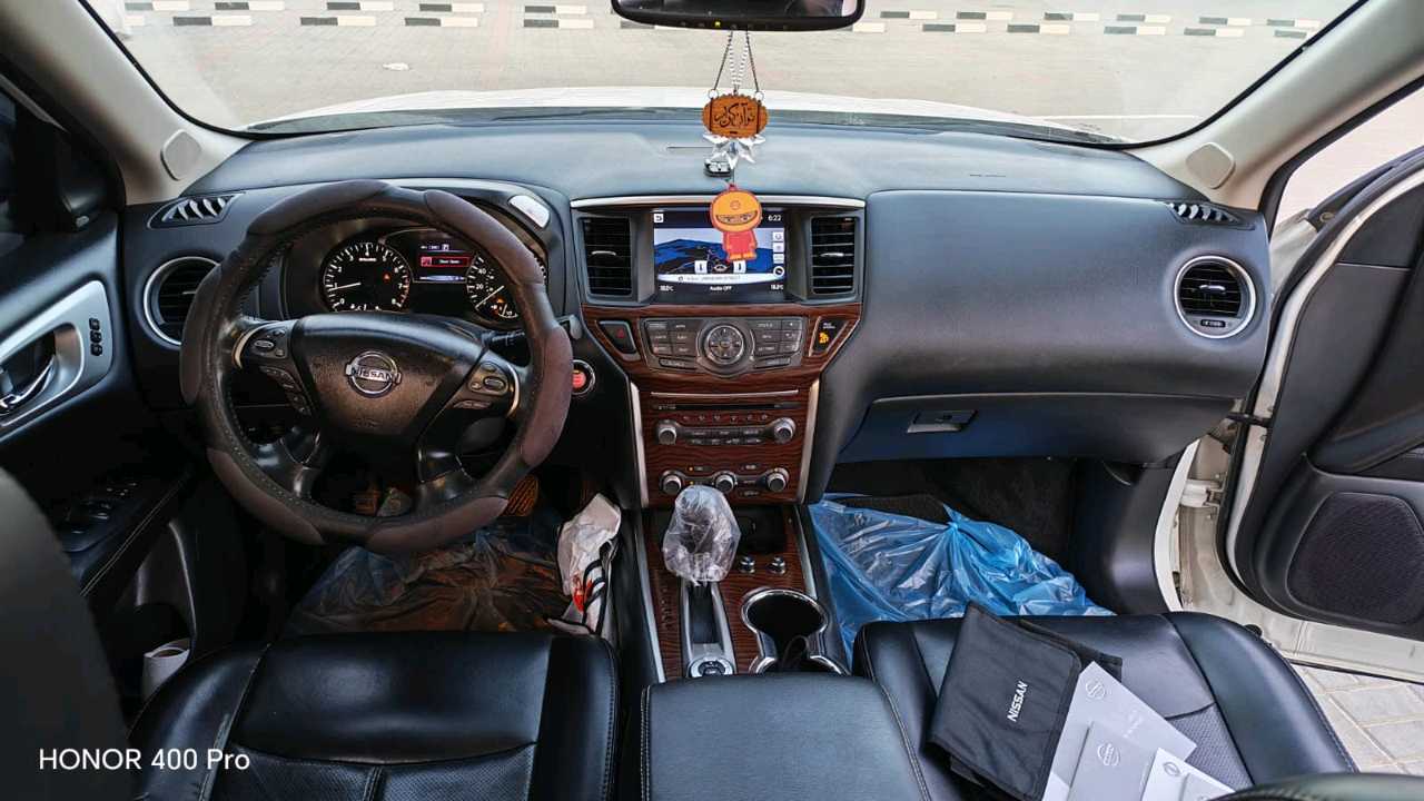 Car Image 2017 NISSAN PATHFINDER PLATINUM