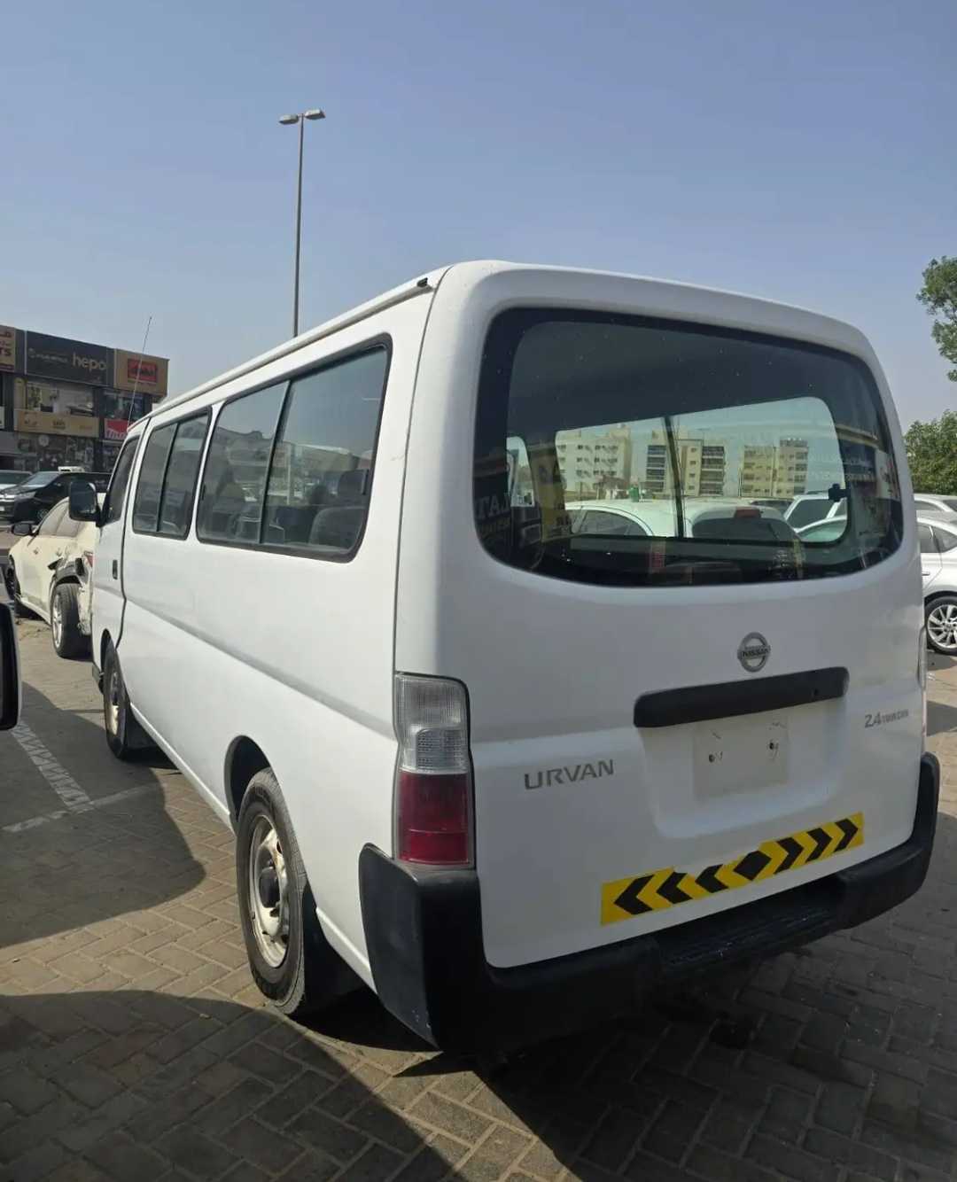 Car Image 2010 NISSAN URVAN 