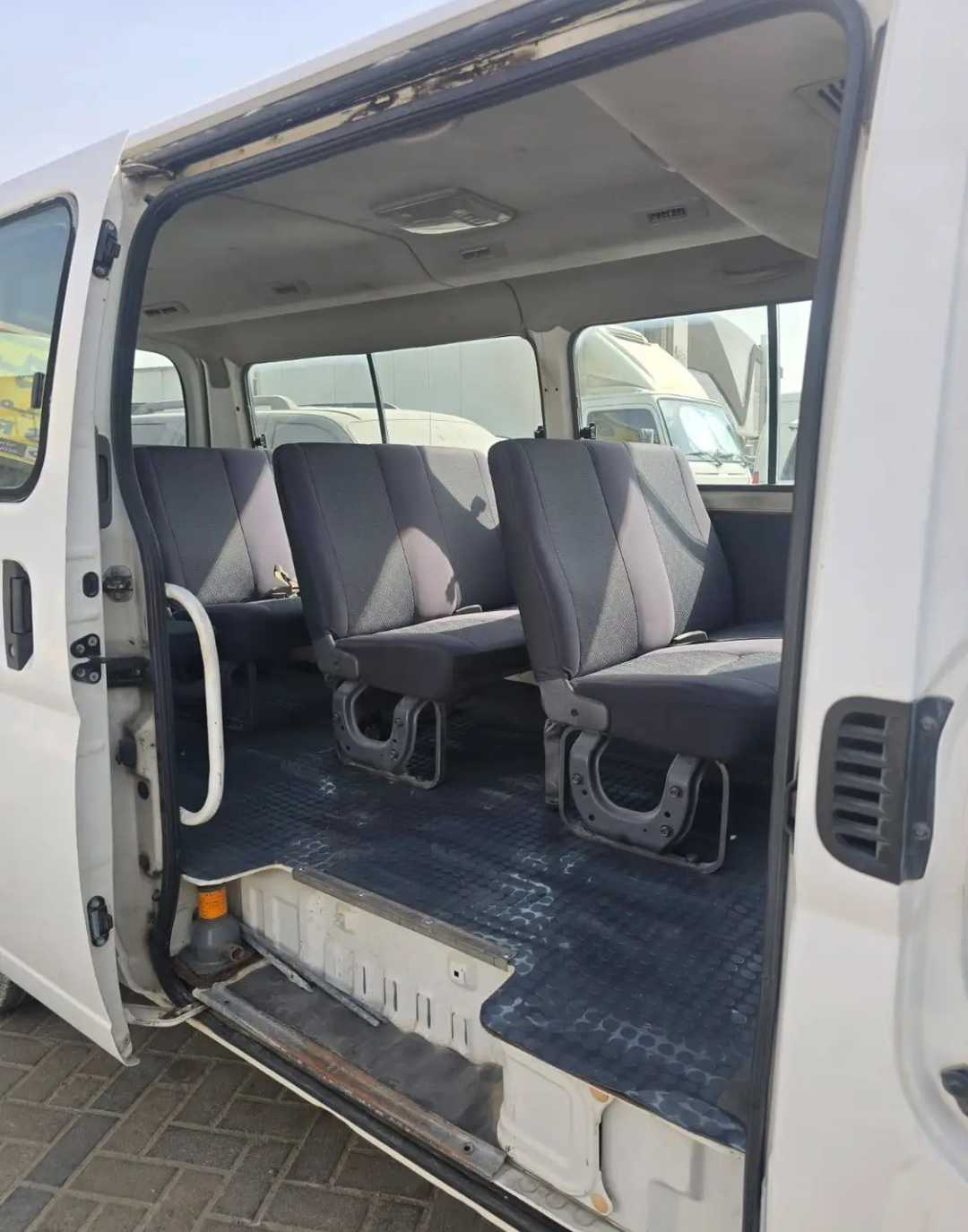 Car Image 2010 NISSAN URVAN 