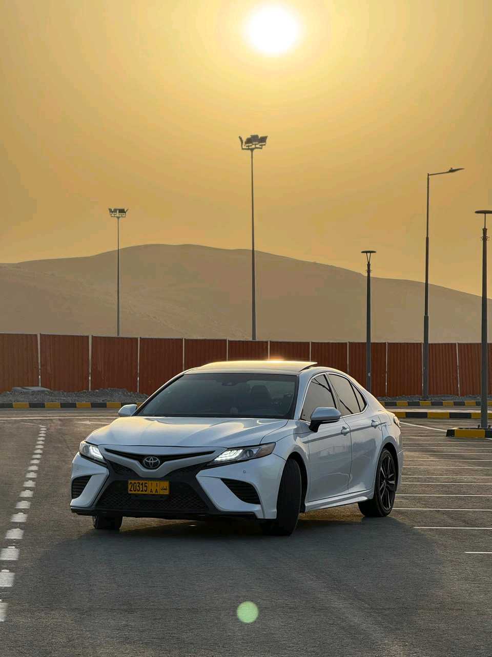 Car Image 2018 TOYOTA CAMRY XSE