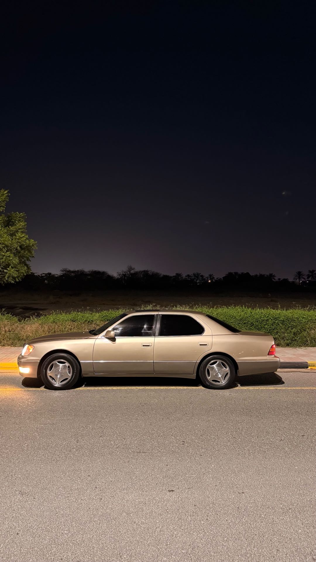 Car Image 1998 LEXUS LS 400